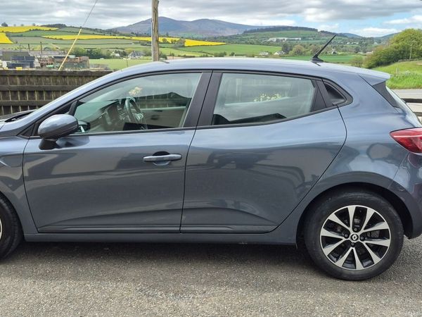 Renault Clio Hatchback, Petrol, 2022, Grey