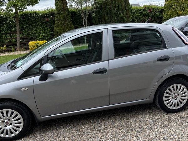 Fiat Punto Hatchback, Petrol, 2010, Grey