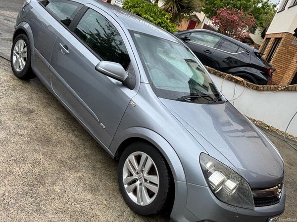 Opel Astra Hatchback, Petrol, 2010, Silver