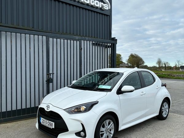 Toyota Yaris Hatchback, Petrol, 2021, White