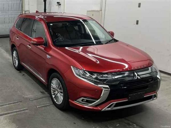 Mitsubishi Outlander MPV, Petrol Plug-in Hybrid, 2018, Red