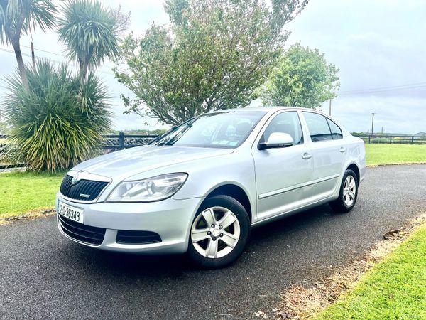 Skoda Octavia Saloon, Diesel, 2012, Silver
