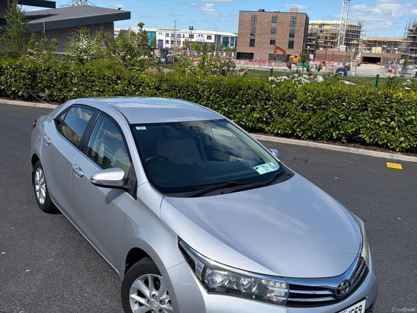 Toyota Corolla Saloon, Diesel, 2015, Silver