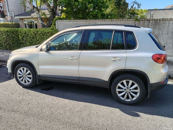 Volkswagen Tiguan SUV, Diesel, 2014, Silver