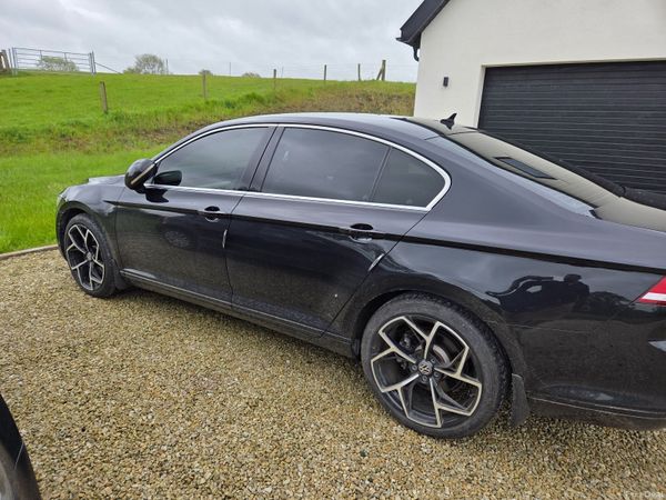 Volkswagen Passat Saloon, Petrol, 2016, Black