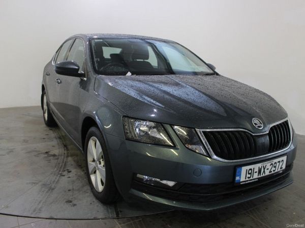 Skoda Octavia Hatchback, Diesel, 2019, Grey