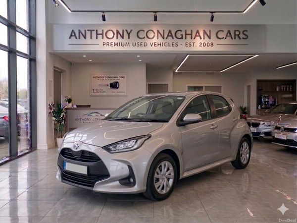 Toyota Yaris Hatchback, Petrol Hybrid, 2021, Silver