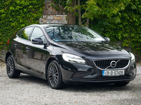 Volvo V40 Hatchback, Diesel, 2017, Black