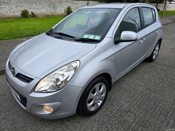 Hyundai i20 Hatchback, Petrol, 2010, Silver