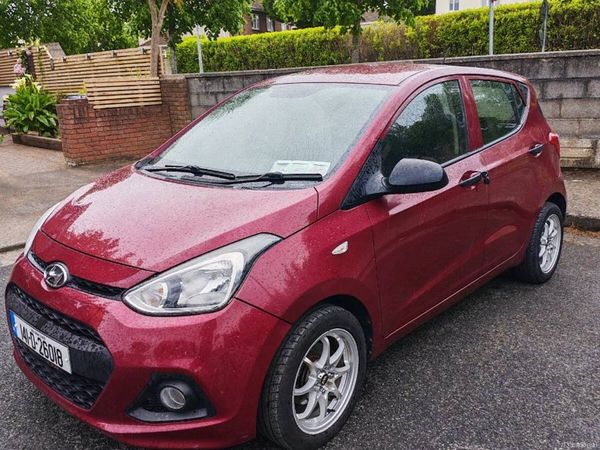 Hyundai i10 Hatchback, Petrol, 2014, Red