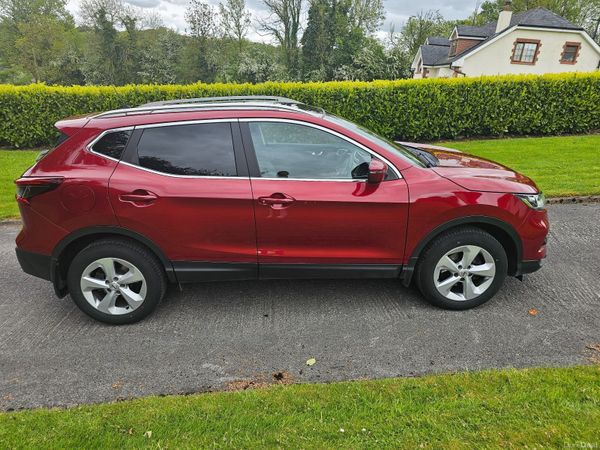 Nissan Qashqai MPV, Diesel, 2020, Red