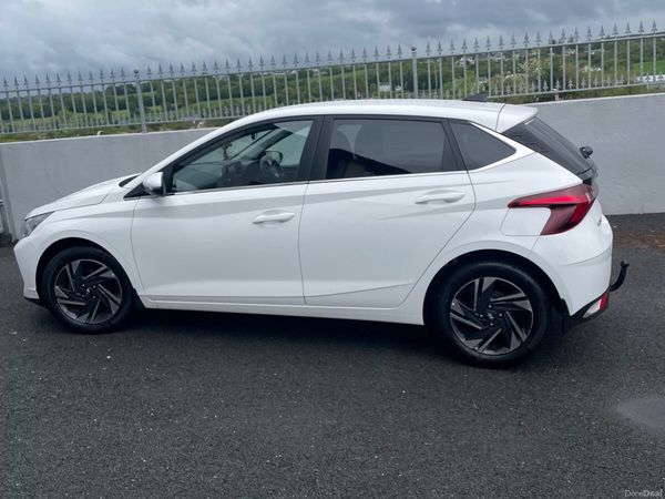 Hyundai i20 Hatchback, Petrol, 2023, White