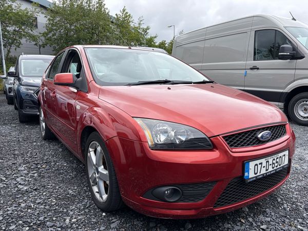 Ford Focus Hatchback, Petrol, 2007, Red