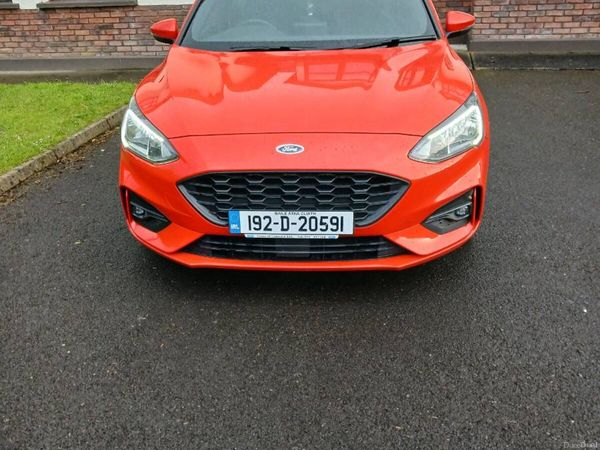 Ford Focus Hatchback, Diesel, 2019, Red