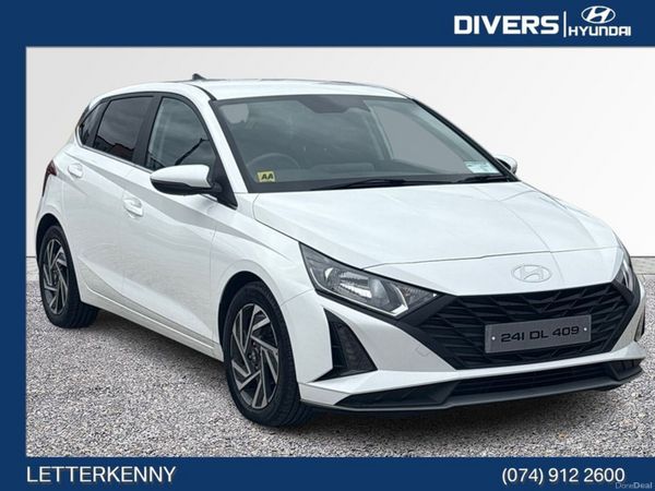 Hyundai i20 Hatchback, Petrol, 2024, White