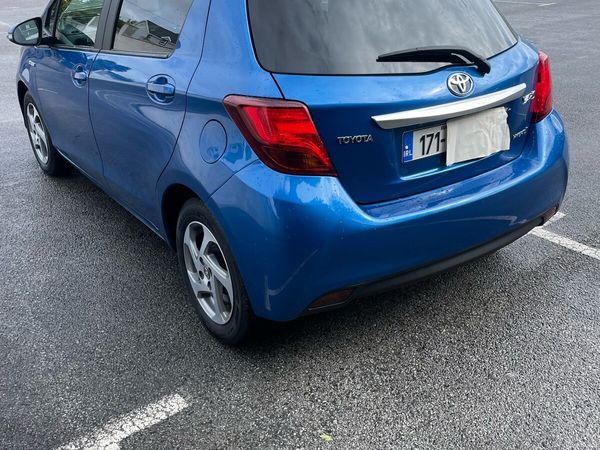 Toyota Yaris Hatchback, Petrol Hybrid, 2017, Blue