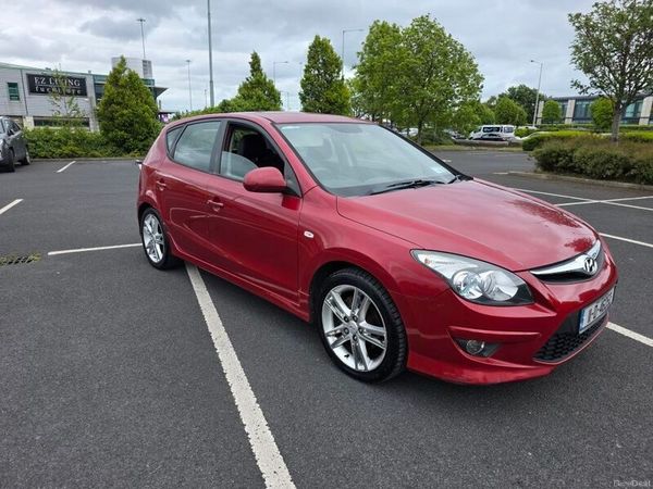 Hyundai i30 Hatchback, Diesel, 2011, Red
