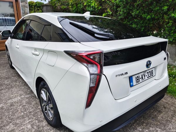 Toyota Prius Hatchback, Petrol Hybrid, 2018, White