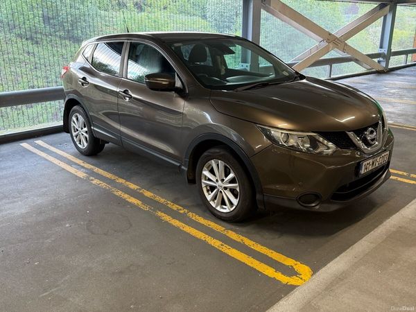 Nissan Qashqai Hatchback, Diesel, 2014, Brown
