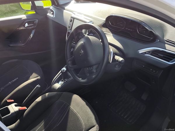 Peugeot 208 Hatchback, Diesel, 2014, White