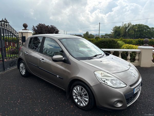 Renault Clio Hatchback, Petrol, 2011, Gold