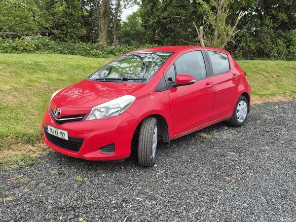 Toyota Yaris Hatchback, Petrol, 2014, Red