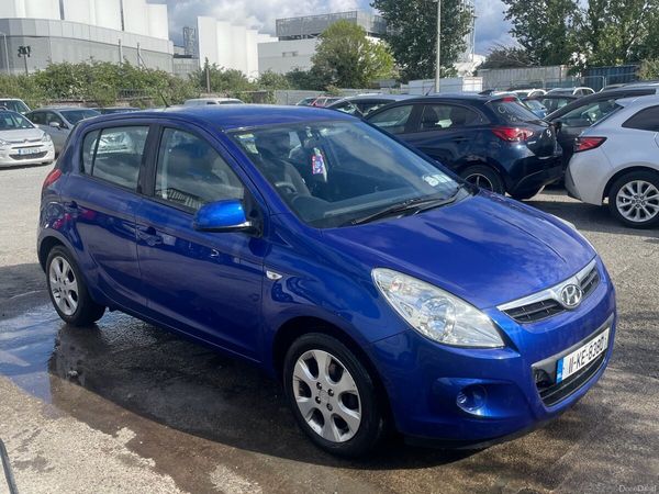 Hyundai i20 Hatchback, Petrol, 2011, Blue