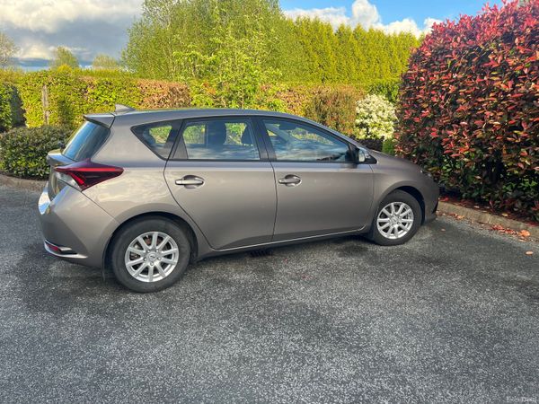 Toyota Auris Hatchback, Diesel, 2016, Bronze