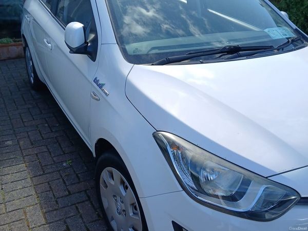 Hyundai i20 Hatchback, Petrol, 2014, White