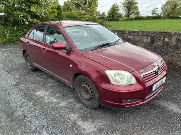 Toyota Avensis Saloon, Petrol, 2005, Red