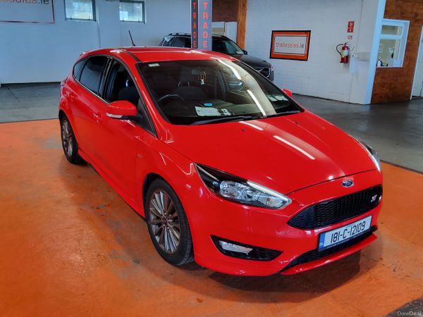 Ford Focus Hatchback, Diesel, 2018, Red
