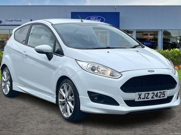 Ford Fiesta Hatchback, Petrol, 2015, White