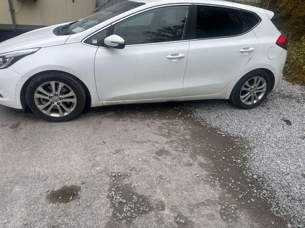Kia Ceed Hatchback, Diesel, 2015, White