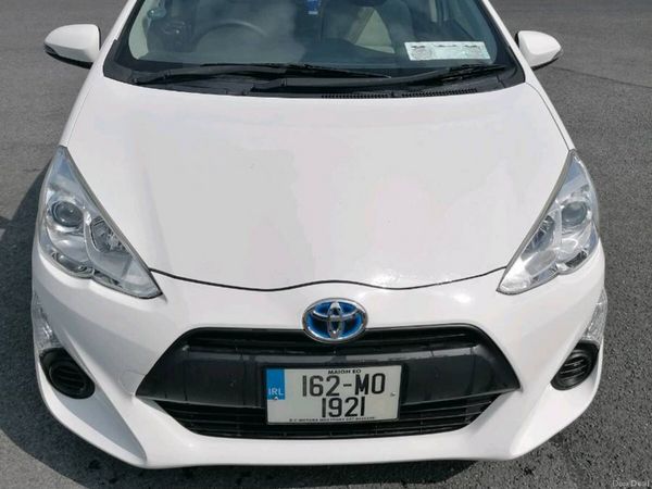 Toyota Aqua Hatchback, Petrol Hybrid, 2016, White