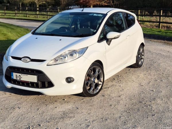 Ford Fiesta Hatchback, Petrol, 2011, White