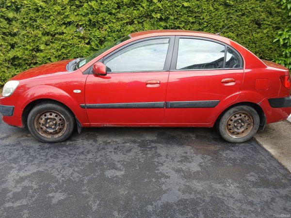 Kia Rio Saloon, Diesel, 2009, Red