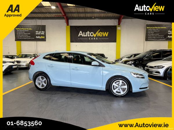 Volvo V40 Hatchback, Diesel, 2018, Blue
