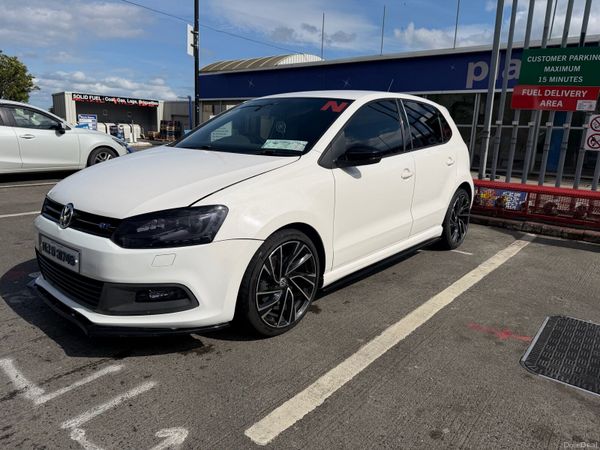 Volkswagen Polo Hatchback, Petrol, 2014, White