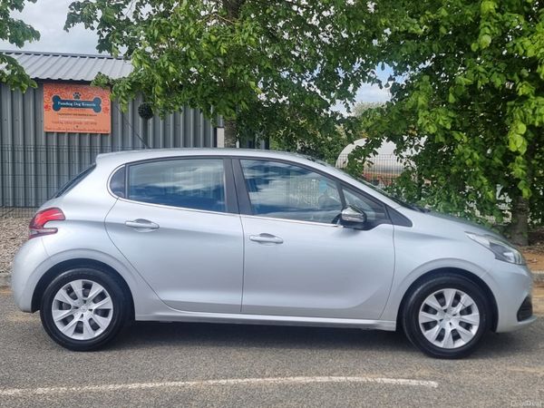 Peugeot 208 Hatchback, Petrol, 2018, Grey