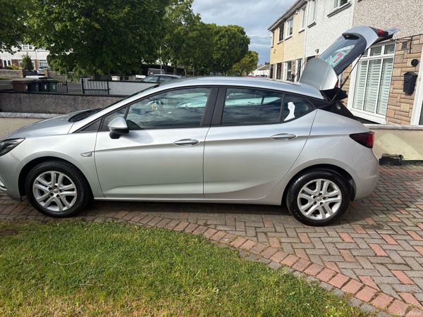 Opel Astra Hatchback, Petrol, 2018, Grey