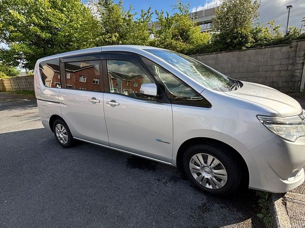 Nissan Serena MPV, Petrol Hybrid, 2014, Silver
