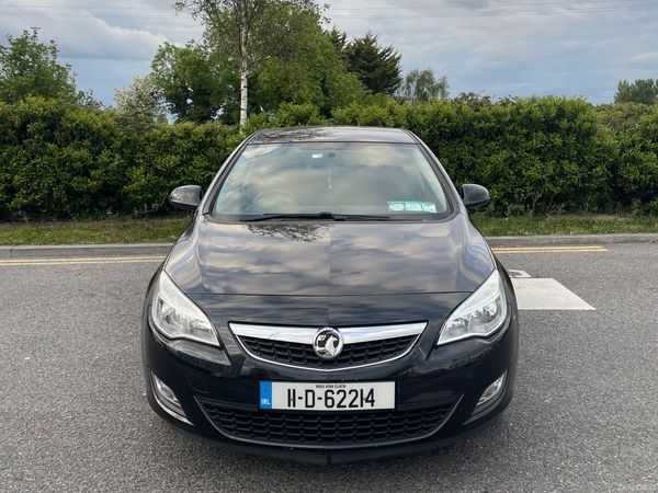 Vauxhall Astra Hatchback, Petrol, 2011, Black