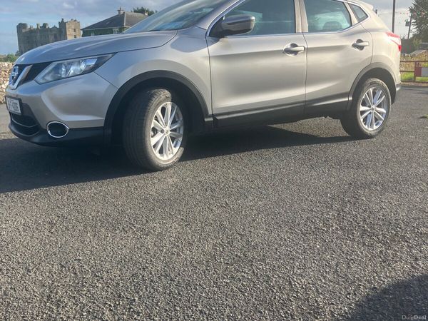 Nissan Qashqai Hatchback, Diesel, 2015, Silver