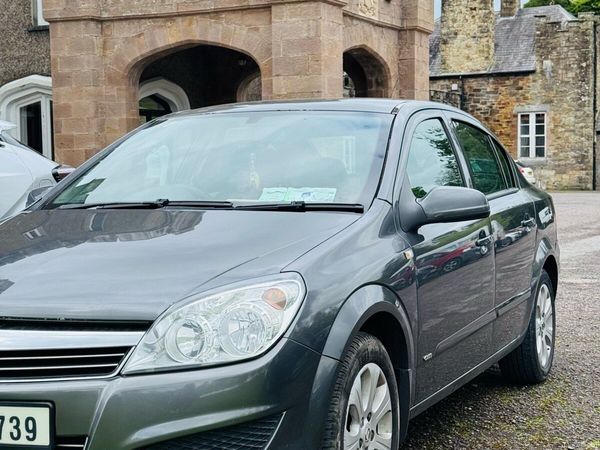 Opel Astra Saloon, Petrol, 2009, Grey
