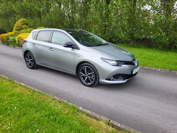 Toyota Auris MPV, Petrol Hybrid, 2018, Grey