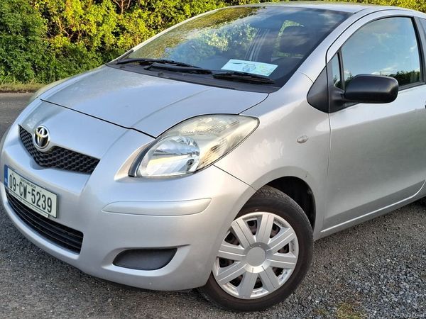 Toyota Yaris Hatchback, Petrol, 2009, Silver