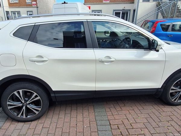Nissan Qashqai MPV, Petrol, 2019, White