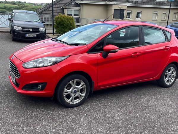 Ford Fiesta Hatchback, Petrol, 2016, Red