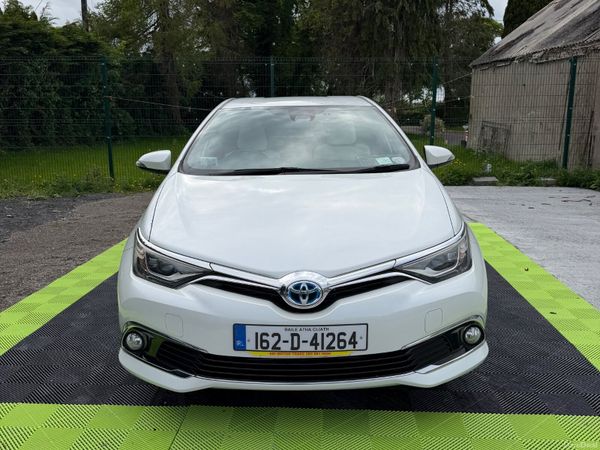 Toyota Auris Hatchback, Petrol Hybrid, 2016, White
