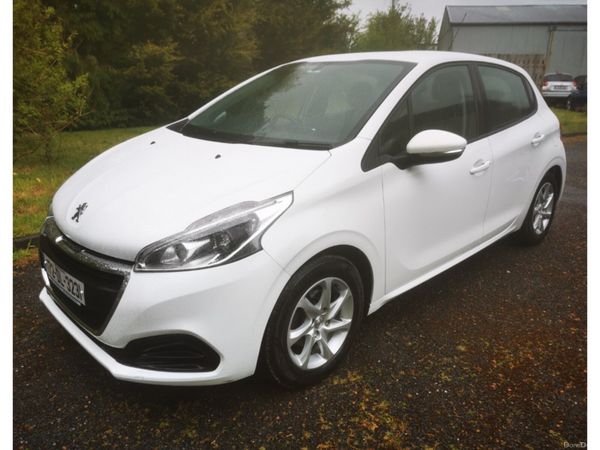 Peugeot 208 Hatchback, Petrol, 2017, White